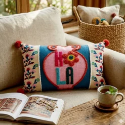 Coussin hola pompons 50x30cm