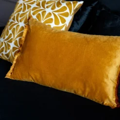 Coussin velours a franges 50x30c