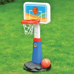 Panier de basketball avec ballon