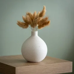 Queues de lapin dans vase boule