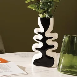Vase vague noir et blanc